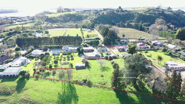 Room for the horses, solid home Welcome Bay