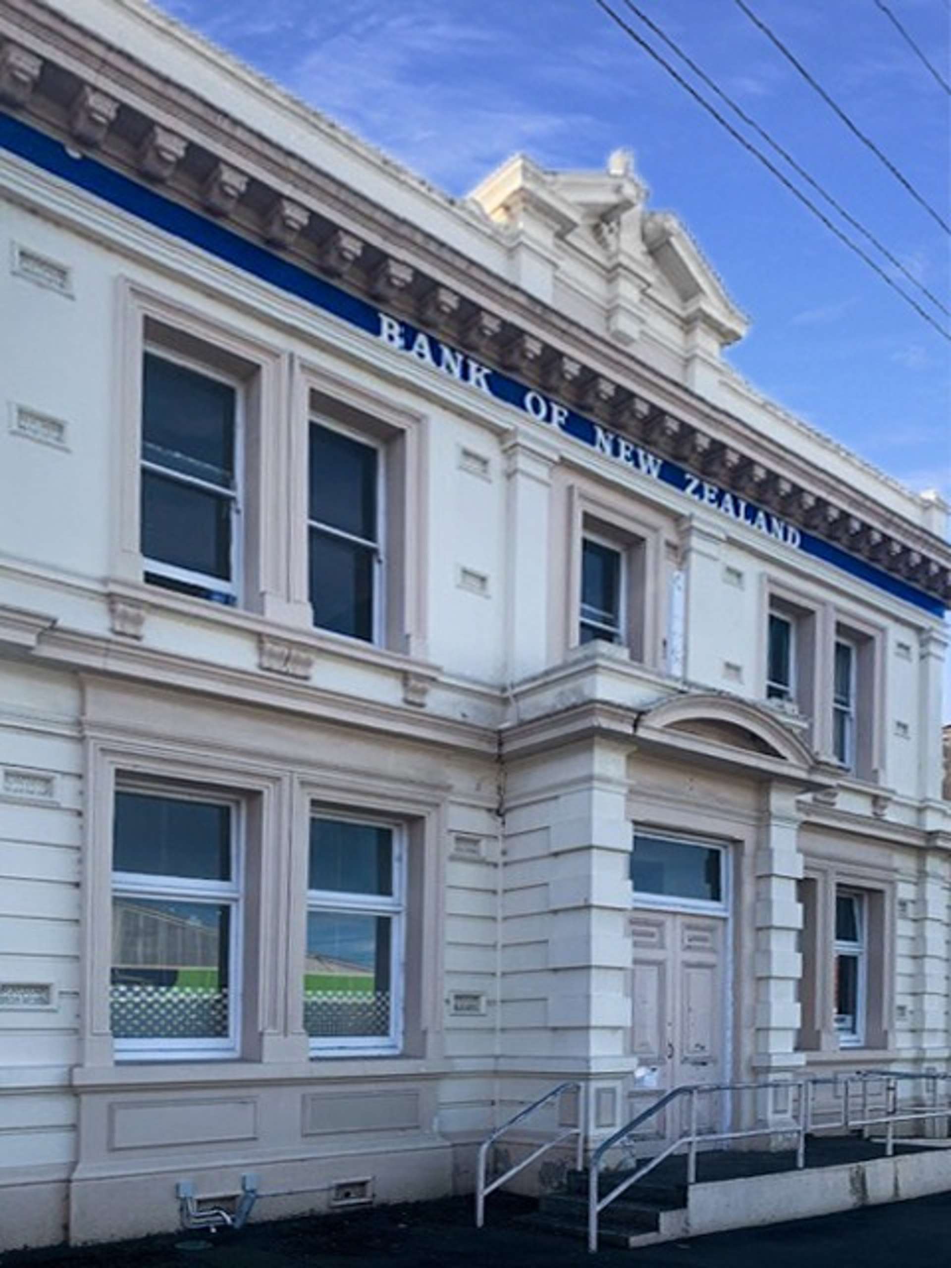 12 High Street Bulls_0