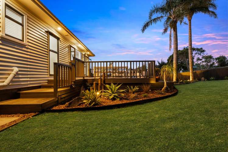 19 Highland Ave Titirangi_12