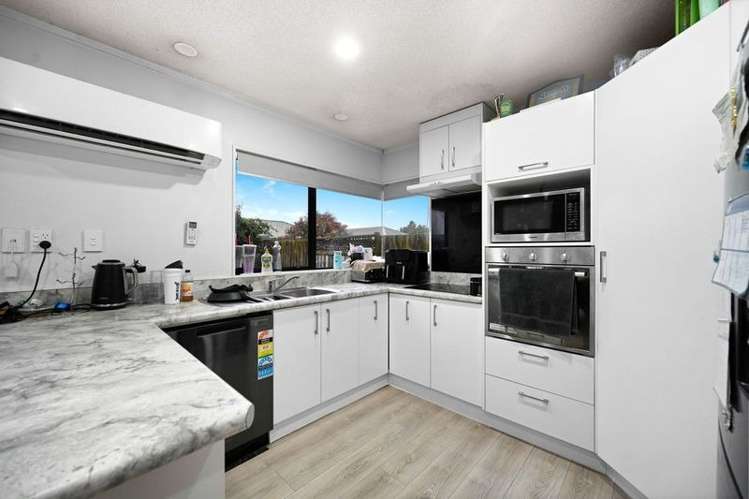 60 Bouverie Crescent 2743_4