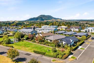 55 Chateau Crescent_1