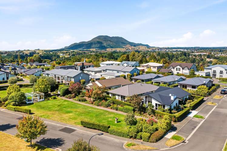 55 Chateau Crescent Rangatira Park_1