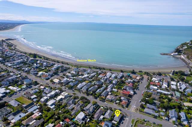 A Block to Beach and in the Golden Triangle