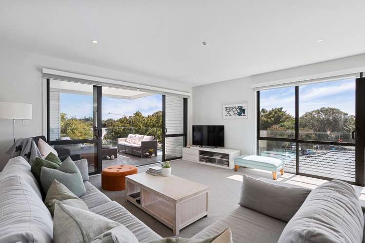 402/2A Raurenga Avenue_2