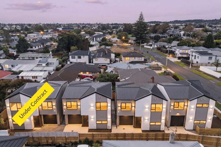 2/4 Tawa Crescent_0