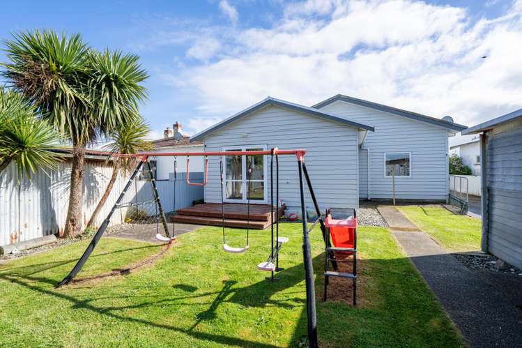 31 Lowe Street Avenal_25
