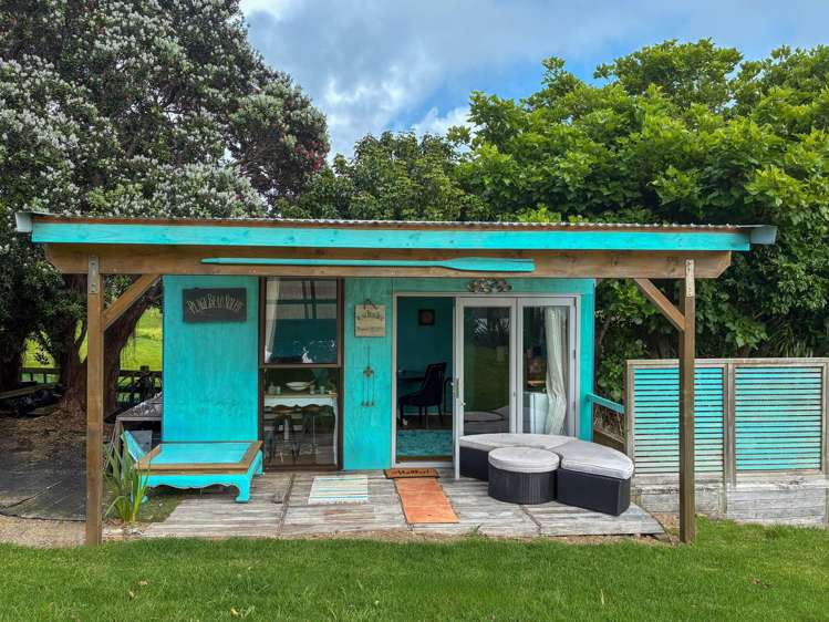 Share 2 Moturoa Island Russell_12