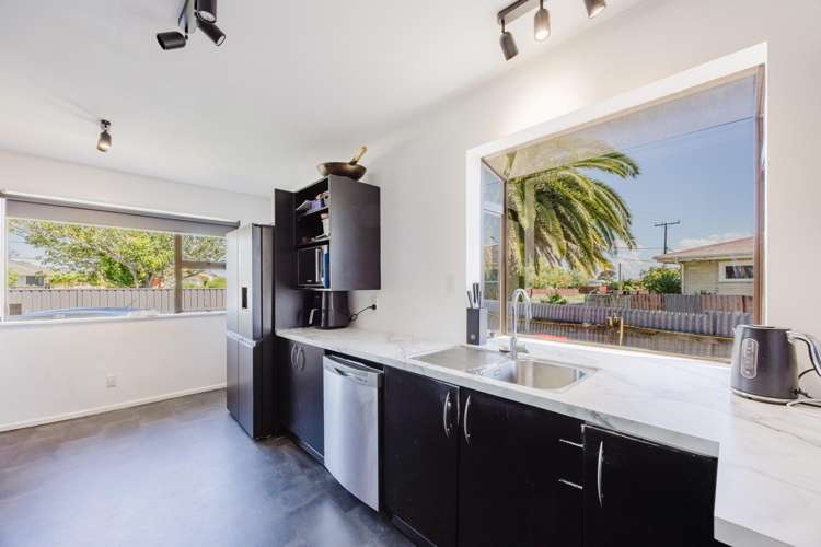 13 Harold Holt Avenue Onekawa_3