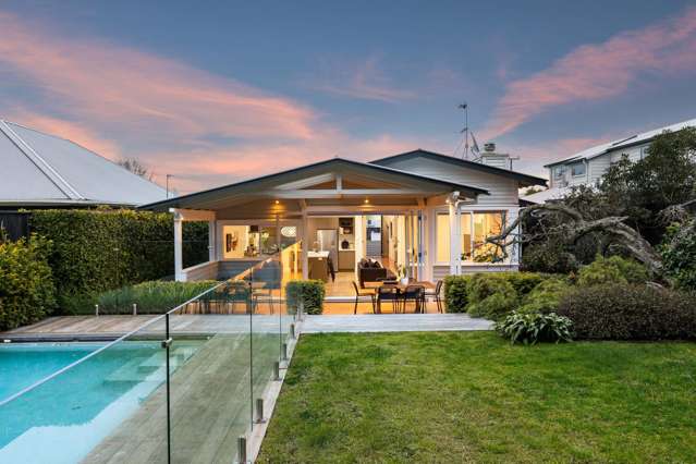 Timeless Bungalow - resort-style pool