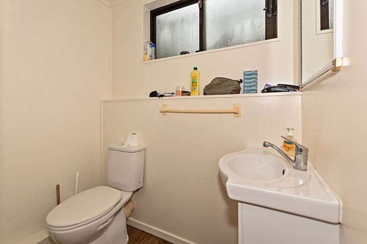 7 Longfellow Parade Glen Eden_14