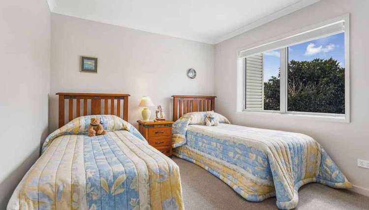20 Kensington Drive Orewa_18