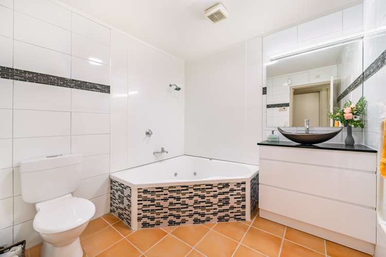 99 Redvers Drive Belmont_17