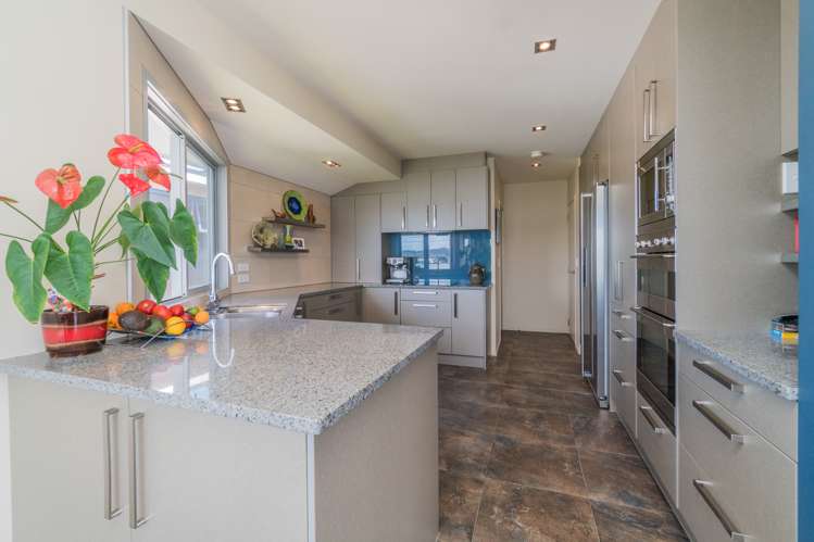 16 Kiwi Esplanade Mangere Bridge_9