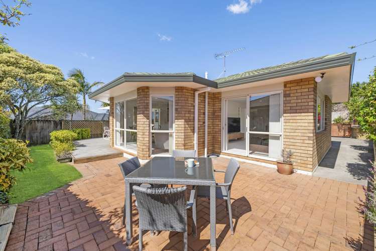 2/248 Botany Road Botany Downs_8