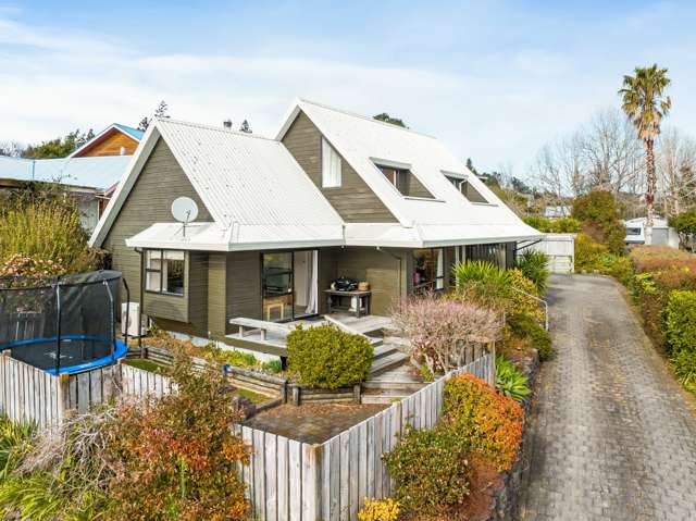 Four Bedroom Suntrap with Views