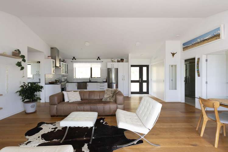 194 Cable Bay Road Hira_16