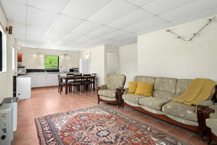 215 Kempthorne Road Russell_15