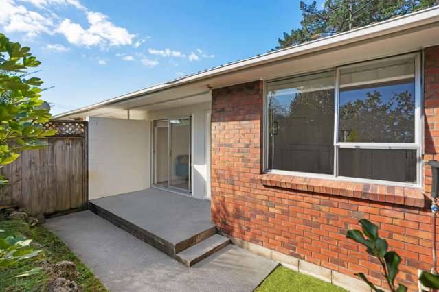 MOVE IN READY, SINGLE LEVEL BRICK & TILE!