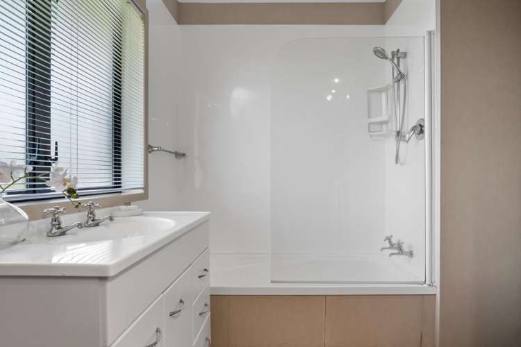 2 Pemberton Crescent Greerton_17