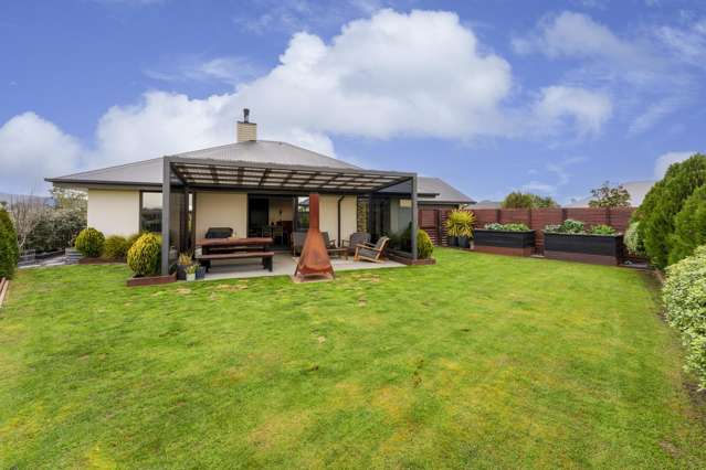 Family Sized Rosemerryn Retreat, Reserve Outlook