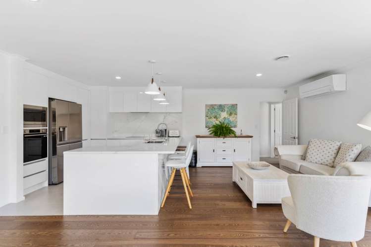 21 Newbliss Crescent East Tamaki Heights_11