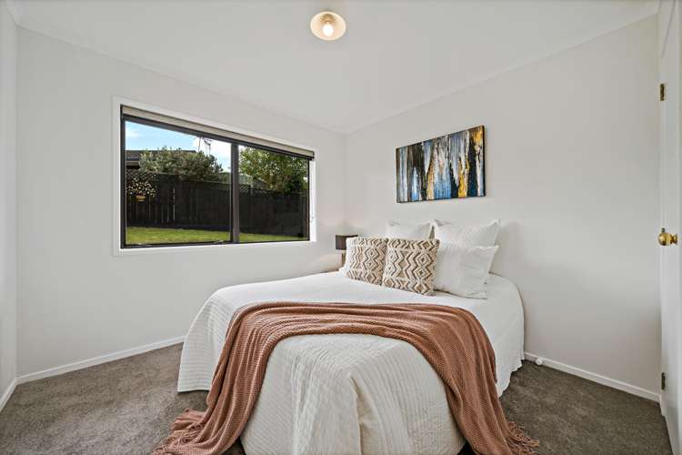 34 Pinewood Grove Botany Downs_11