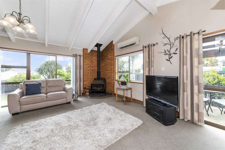 208 Edmonton Road Te Atatu South_7