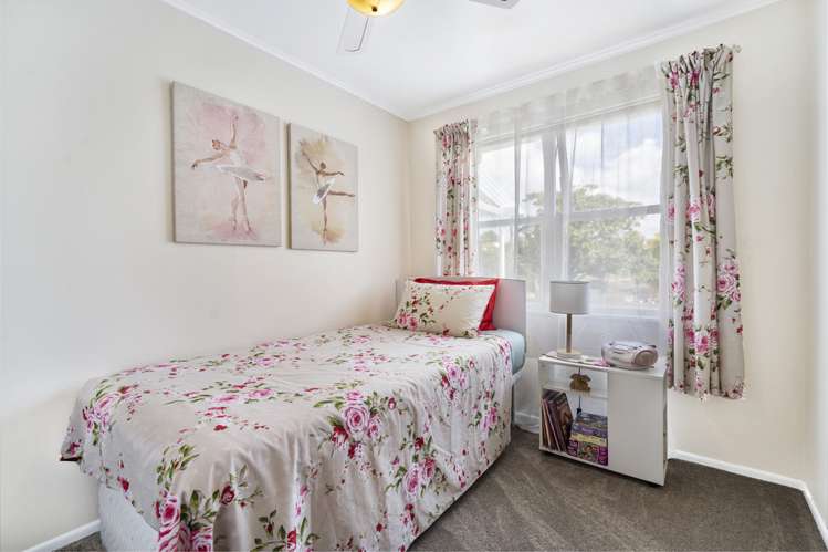 8 Huruhuru Road Massey_12