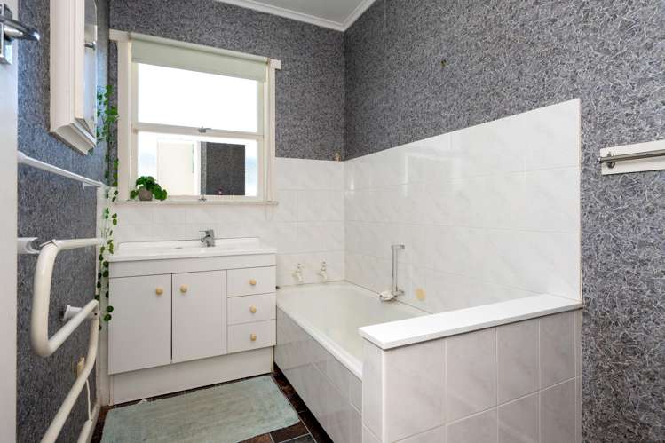 301 Frimley Avenue Frimley_10