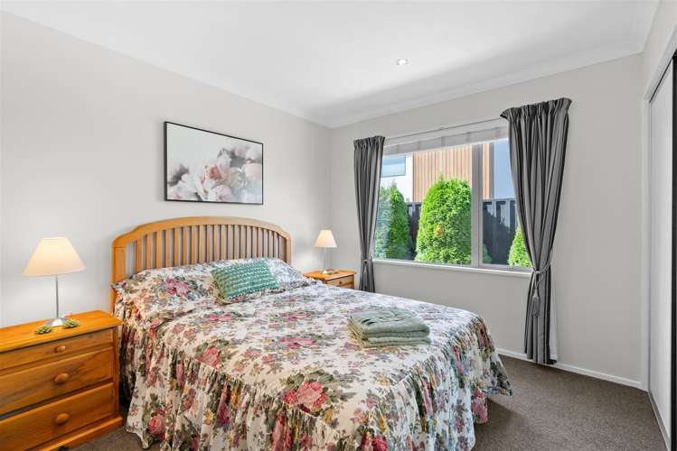 6 Lakebridge Place Parklands_21