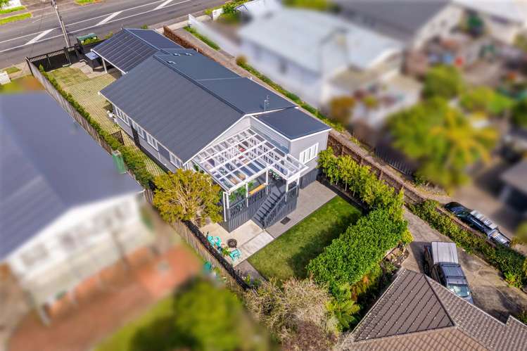 83 Golf Road New Lynn_24