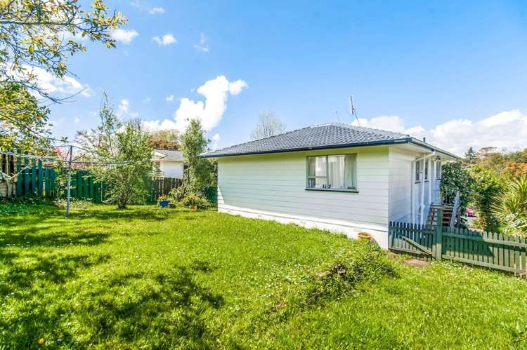 11 Aquarius Avenue Glen Eden_10
