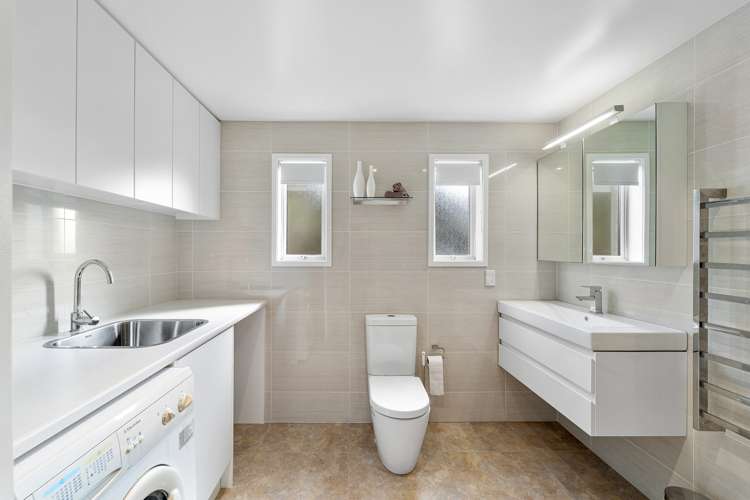 19 Robin Lane Browns Bay_17