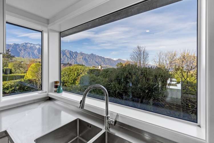 696 Peninsula Road Kelvin Heights_11