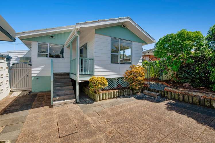 18 &18A Red Beach Road_4