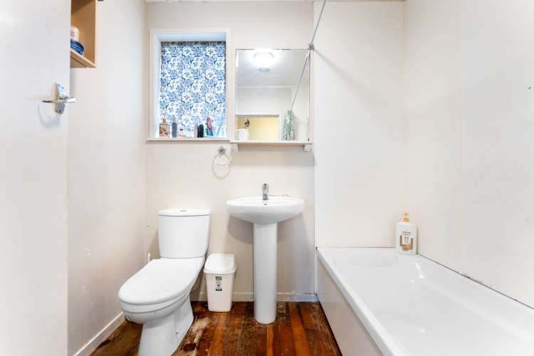 90 Riverpark Crescent Henderson_16