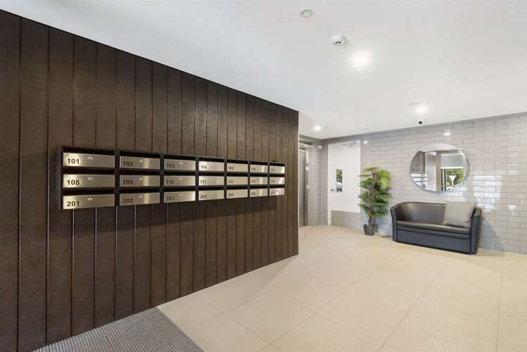 201/19 Bute Road Browns Bay_16