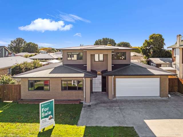Gorgeous Family Home with 5 Bedrooms!