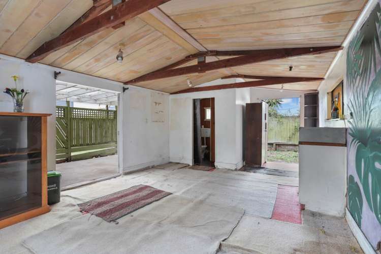 6 Finlow Drive Te Atatu South_16