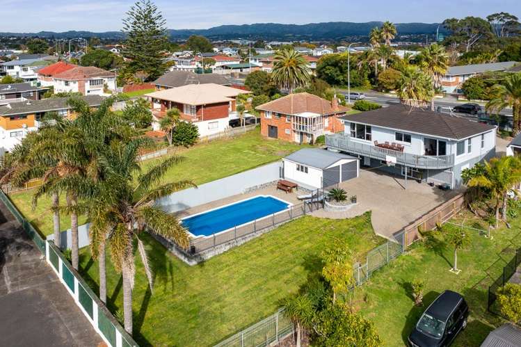 229 Te Atatu Road Te Atatu South_1