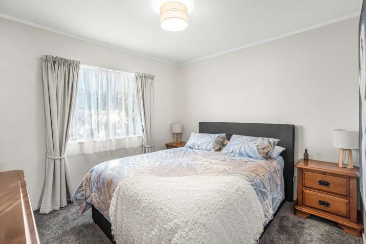 5 Glenbrook Grove Naenae_13