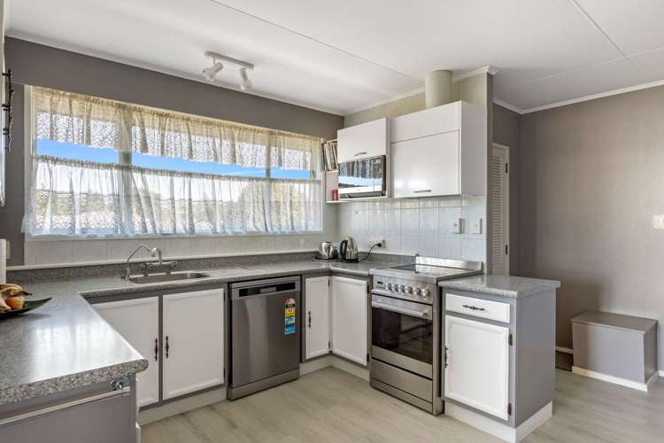 12 Banks Street Tolaga Bay_13