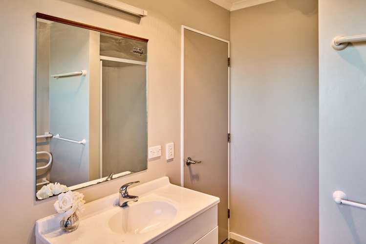 3 Makora Grove Paremata_13