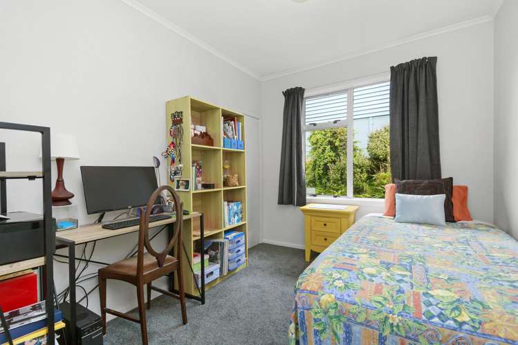 27 Hampton Hill Road Tawa_11