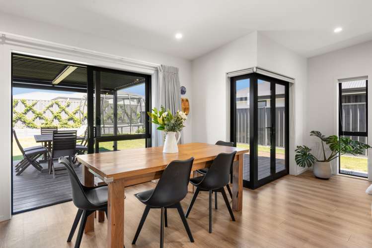 27 Hikawera Drive Frimley_5