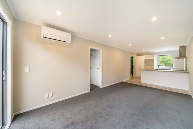 2/10 Marion Street Silverstream_5