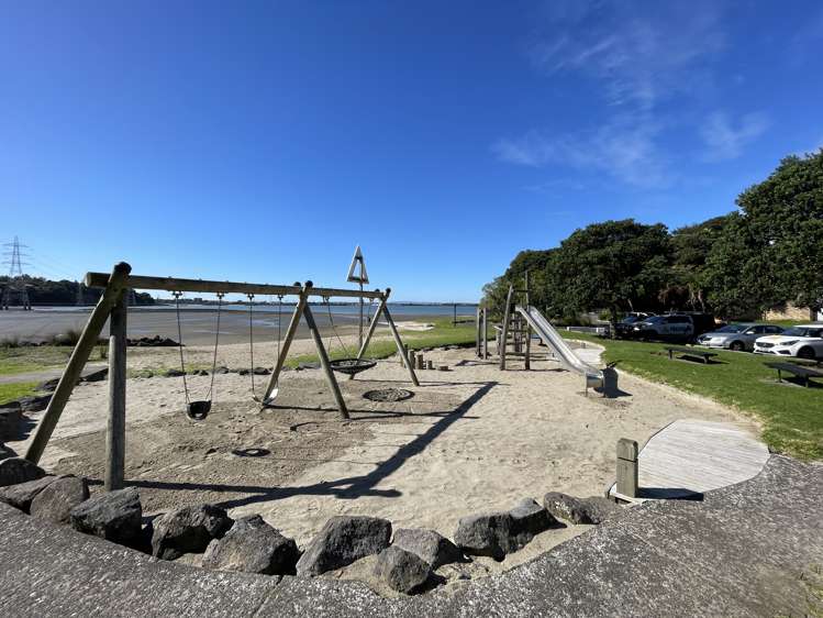 19 Farnol Street Hillsborough_9