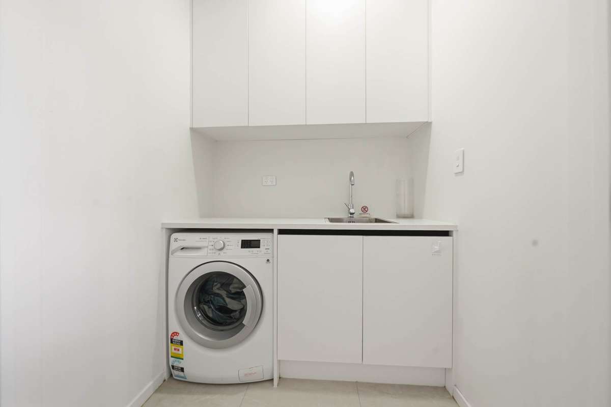 9/90 Picasso Drive_5