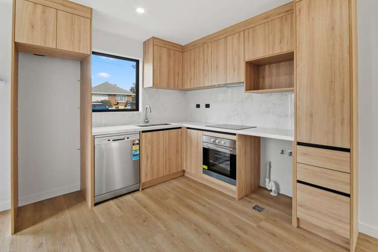 16 Geneva Place Blockhouse Bay_11