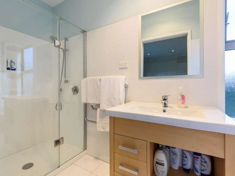 8 Ridd Crescent Karori_11